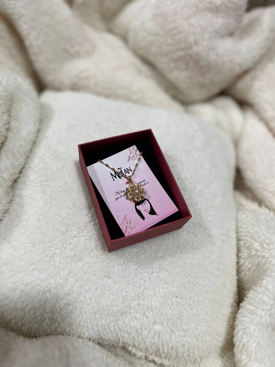 ✨ Collar Flor de Mulán – Belleza, Valentía y Poder Interior 🌸 - Mercacity Colombia